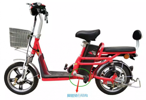 關於摩托車、二/三/四輪車，考駕照的年齡限制、費用，一文搞懂