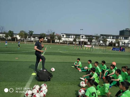 浙江u20全運會奪冠和廣州隊瀕臨解散折射出中國足球的發展問題