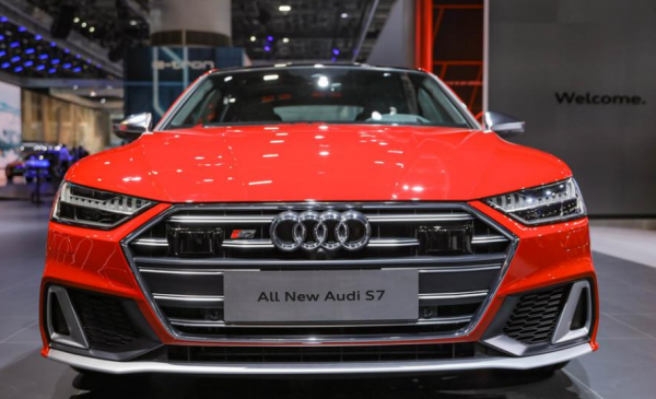 西裝暴徒的效能車,奧迪S7搭載2.9T V6引擎,動力十足 西裝暴徒的效能車,奧迪S7搭載2.9T V6引擎,動力十足