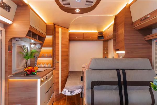 新款亞特Y8紀念版依維柯無拓展房車,超大空間滿足五人出行 新款亞特Y8紀念版依維柯無拓展房車,超大空間滿足五人出行