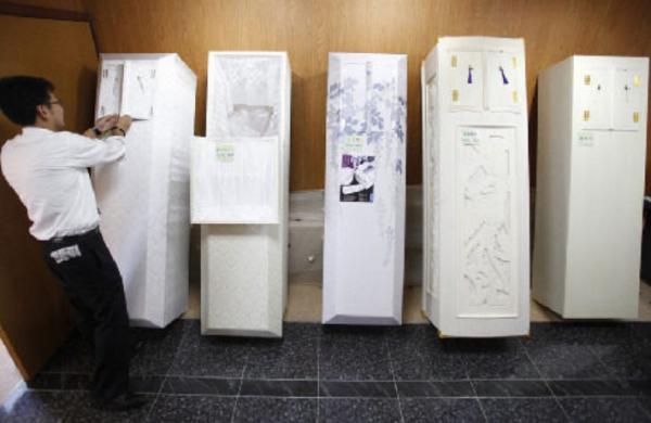 日本陷入“多死社會”:5100座火葬場不夠用,遺體竟住起了旅館 日本陷入“多死社會”:5100座火葬場不夠用,遺體竟住起了旅館