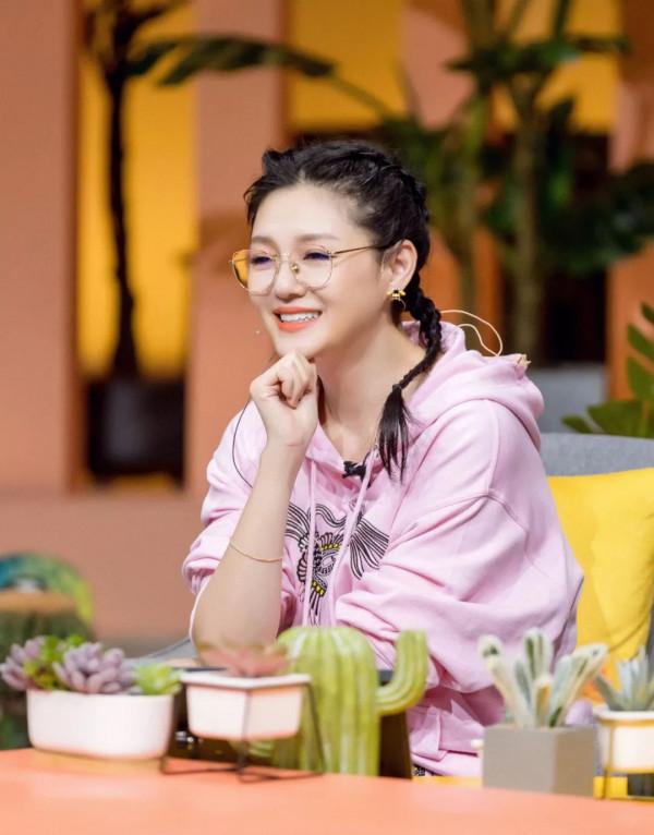 是時候穿衛衣了!2021秋天流行這4款,時尚又顯瘦,照著穿美炸了 是時候穿衛衣了!2021秋天流行這4款,時尚又顯瘦,照著穿美炸了