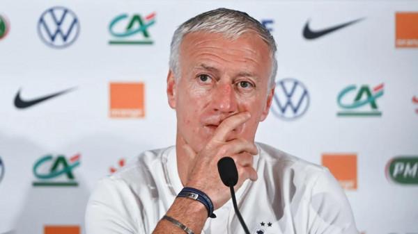 穆里尼奧蹲完德尚蹲，德尚蹲完曼奇尼蹲，曼奇尼蹲完索斯蓋特蹲