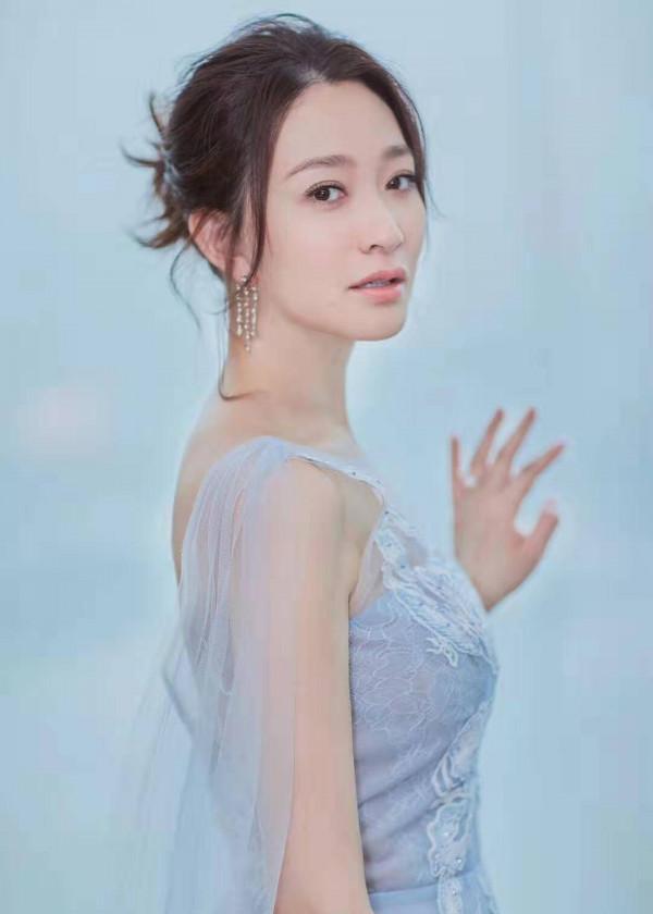 李小冉驚豔的圖片