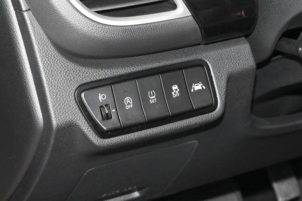 有顏又有料！合資SUV頂配才13.68萬，油耗5.4L，實拍起亞傲跑