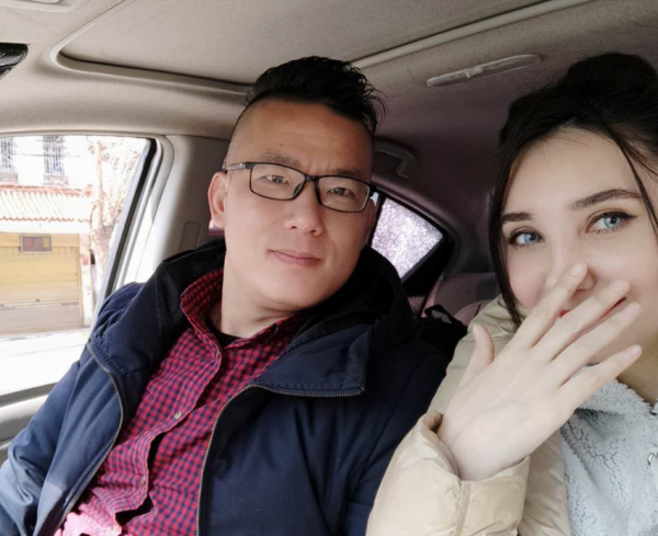 武漢小夥沒房沒彩禮，為何能娶到前迪拜空姐？網友們蠢蠢欲動