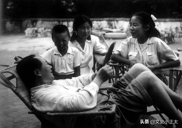 李訥排隊瞻仰毛主席，工作人員一眼認出，李訥：我只是來看看爸爸