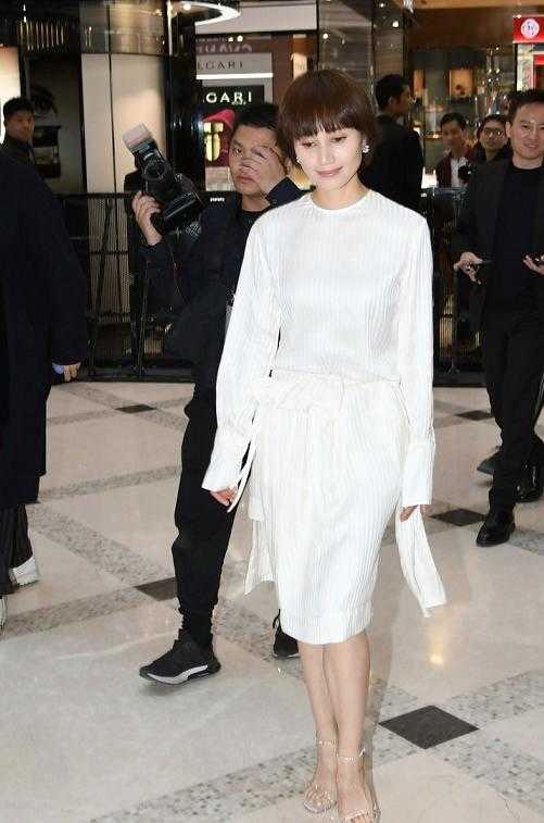 袁泉越老越好看,普通白色連衣裙就穿出高階感,骨子裡優雅 袁泉越老越好看,普通白色連衣裙就穿出高階感,骨子裡優雅