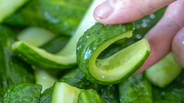 12道家常菜的做法，6熱菜，4冷盤，2湯，簡單易學，適合上班族