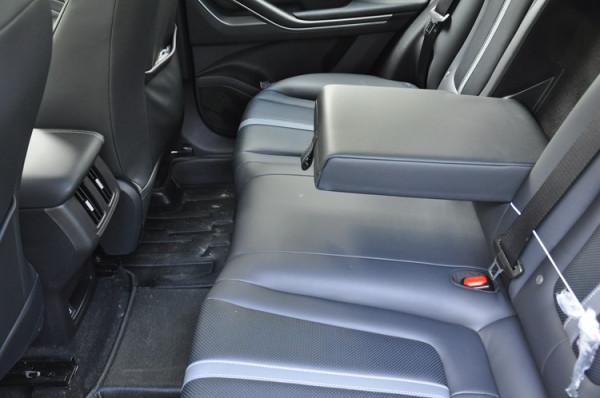 感受一汽奔騰T55:看上去很硬朗 其實非常舒適 感受一汽奔騰T55:看上去很硬朗 其實非常舒適