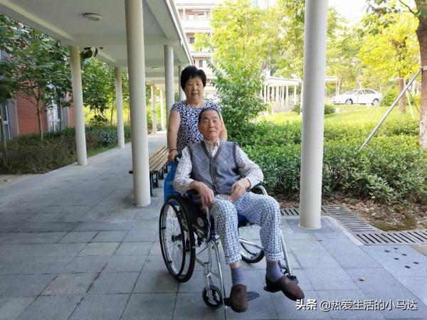 存錢和不存錢的人,老了會有什麼影響?兩位老人說出各自真實經歷 存錢和不存錢的人,老了會有什麼影響?兩位老人說出各自真實經歷