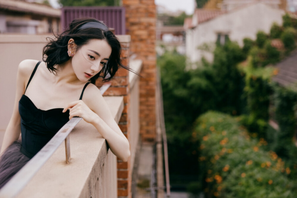 娛樂圈並非人人年入千萬,腰部以下藝人也在艱難追夢 娛樂圈並非人人年入千萬,腰部以下藝人也在艱難追夢