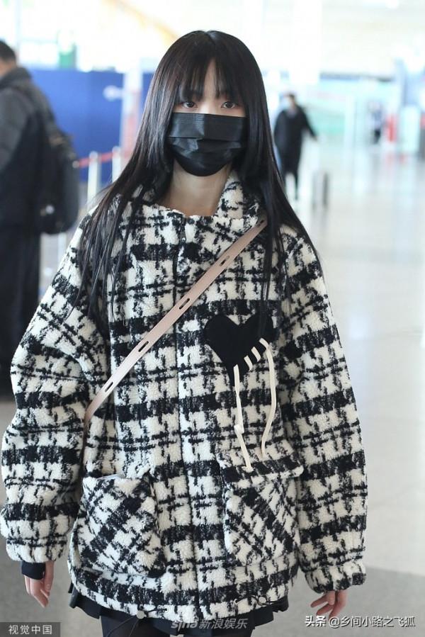 鄭乃馨小香風外套搭緊身褲精緻時尚 黑長直齊劉海似鄰家妹妹