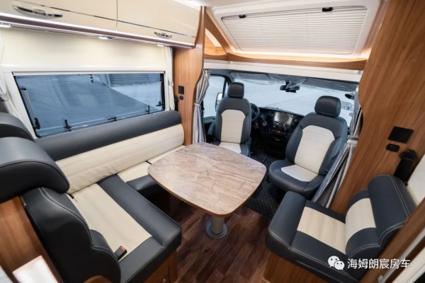 朗宸T型房車，環形沙發大客廳+縱置大床、更適合多人旅行商務洽談