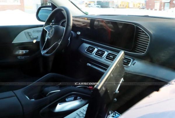 更換全新樣式方向盤 新款賓士GLE內飾諜照曝光 更換全新樣式方向盤 新款賓士GLE內飾諜照曝光