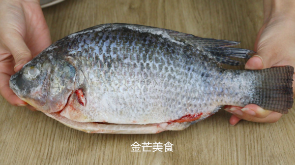 解凍魚不能直接用水泡,海產老闆教我一招,解凍後和新鮮買的一樣 解凍魚不能直接用水泡,海產老闆教我一招,解凍後和新鮮買的一樣