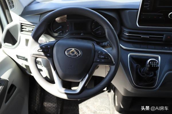 一車就能搞定吃、住、通勤？大通V90房車，4座1床，移動的公寓房