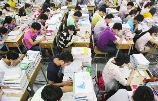 2004年山東高考狀元，考得749分，差一分滿分，後來在做什麼呢？