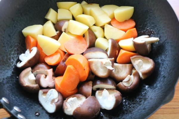 天氣轉涼,真的超愛一鍋燉,一道菜5種食材,下飯又省力 天氣轉涼,真的超愛一鍋燉,一道菜5種食材,下飯又省力