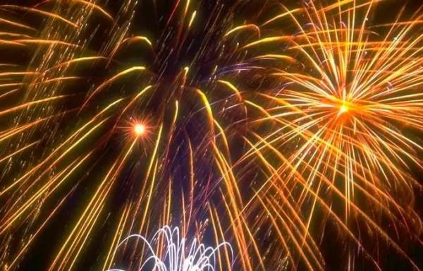 分享：60朵春節煙花，火樹銀花，璀璨奪目，絢麗多彩，眼花繚亂