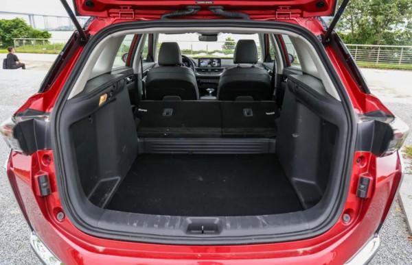 奕炫GS試駕：矩陣式LED大燈、電動皮座椅主動剎車，舒適實用