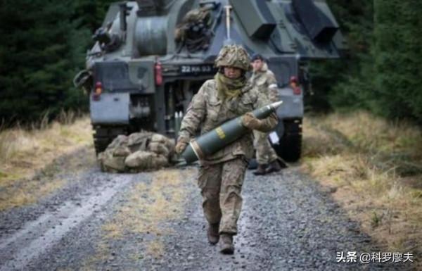 正面糊臉:155毫米的高爆榴彈,能一炮炸碎美軍M1A2坦克嗎? 正面糊臉:155毫米的高爆榴彈,能一炮炸碎美軍M1A2坦克嗎?