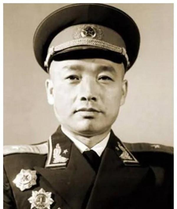 1979年，鄧小平欽點一位將領，擔任北京衛戍區司令，他是誰