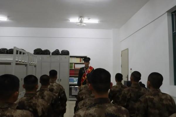 新兵下連&vert;當新兵遇上標兵，會摩擦出什麼樣的火花？