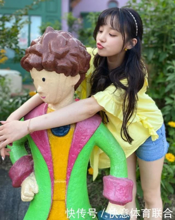 宋雨琦穿10cm短褲露面，看她減肥後的腿，比楊冪細多了