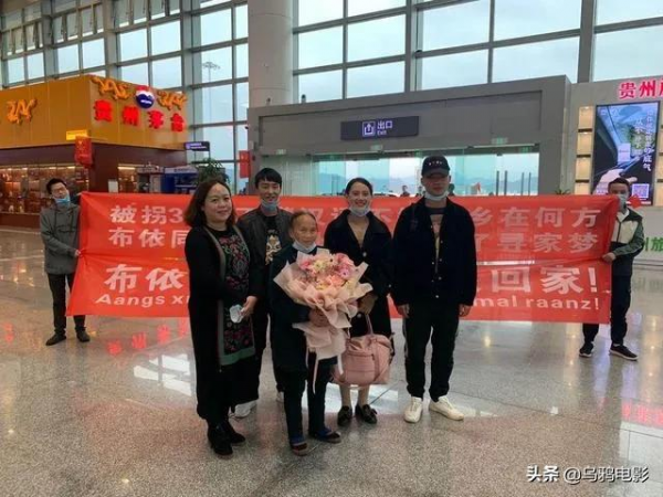 35年了,我的媽媽,枕頭下總是放著一把刀 35年了,我的媽媽,枕頭下總是放著一把刀