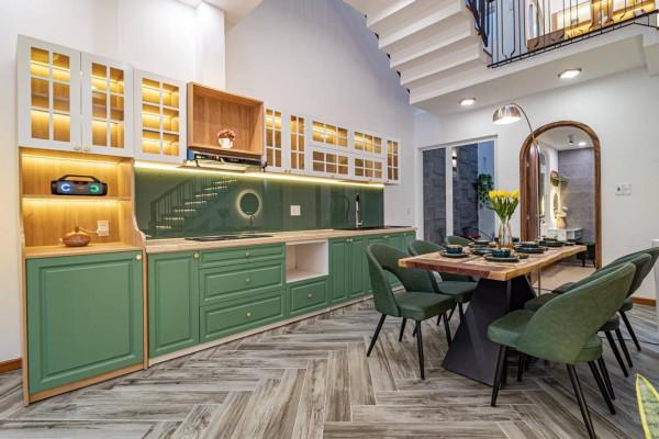 220㎡兩層別墅，上有露臺花園下有入戶庭院，無複雜裝修無比愜意