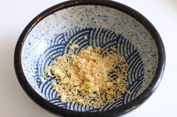 天冷不知道吃什麼，就煮這碗快手面，酸爽開胃，吃著真痛快