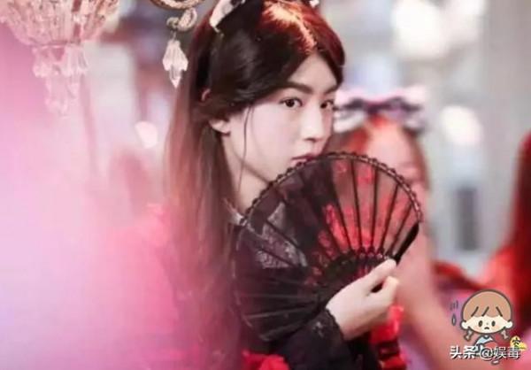 明星穿洛麗塔：鞠婧禕粉嫩，看到王俊凱和王源：迪士尼在逃公主