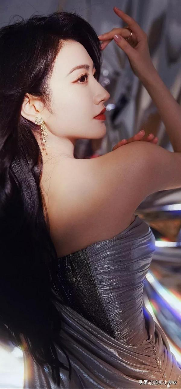 景甜，膚白貌美，恬靜如水