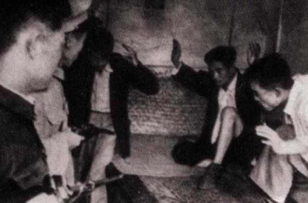 他是老蔣的心腹愛將，劉伯承強調要活捉，毛主席發電：加鐐銬押送