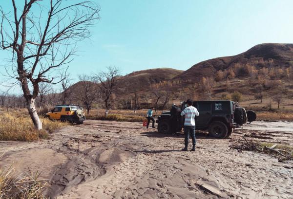 關關駕日|旅行日記 7輛硬派越野車,一場痛快的多倫穿越之旅 關關駕日|旅行日記 7輛硬派越野車,一場痛快的多倫穿越之旅