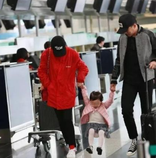 劉愷威父親曝小糯多才多藝社交強，和楊冪聚少離多但遺傳母親基因