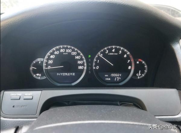 曾賣50萬的豐田皇冠3&period;0 VIP，開了17年還值多少？看到答案直接爆粗