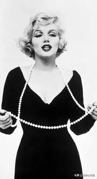 珍珠項鍊怎麼搭？學會這十種系法，一個秋季不重樣