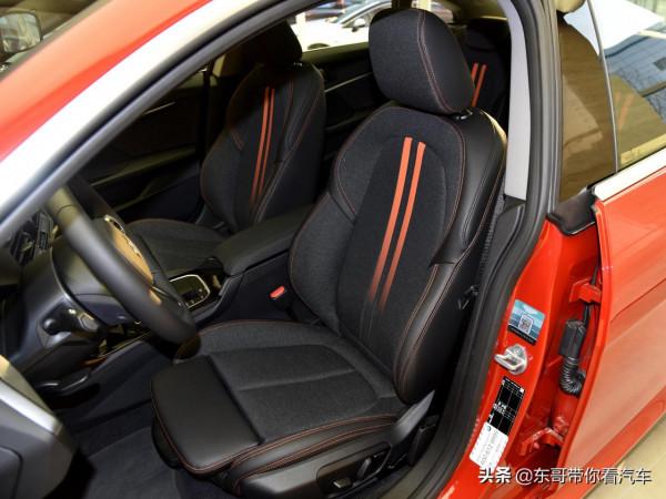 入門三廂豪華車，價格不貴效能不錯，有5.8L低油耗，實拍寶馬2系