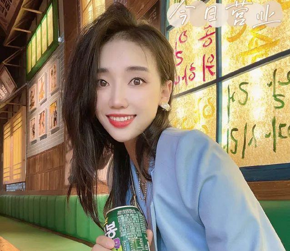 體壇最美女神舒思瑤婚後首曬照:顏值氣質依舊,穿衣風格保守很多 體壇最美女神舒思瑤婚後首曬照:顏值氣質依舊,穿衣風格保守很多