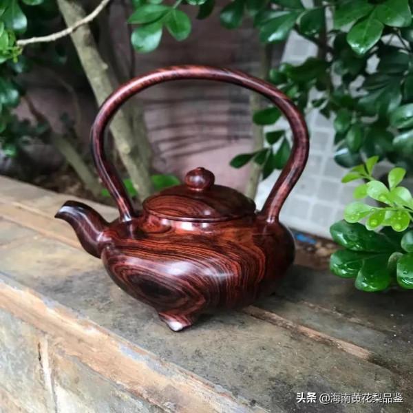 海南黃花梨極品提樑壺，紫油梨老料，紋理清晰多彩，材質細膩溫潤