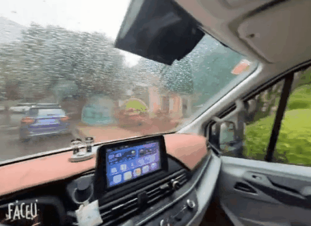 孩子多睡50分鐘，家長定製“36萬”房車，網友：別拿孩子做擋箭牌