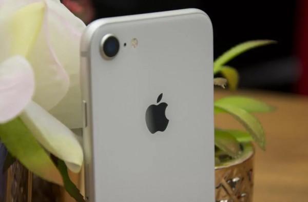 1200萬+IP67防水，現已跌至1019元，舊款二手iPhone淪為千元機