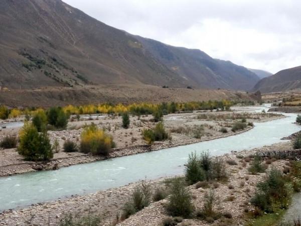 川藏騎行意義何在？13驢友雨中起爭執，結果太氣人