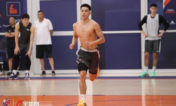 籃壇喜訊!17歲小將入選NBA精英計劃,就讀清華,曾單場11中11 籃壇喜訊!17歲小將入選NBA精英計劃,就讀清華,曾單場11中11