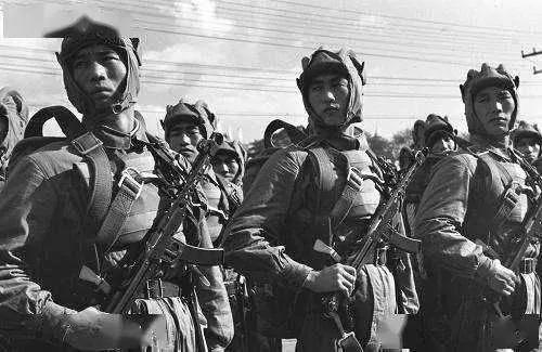 20萬把79微衝玩跨界，服役超過40年，何時才能退出裝備序列？