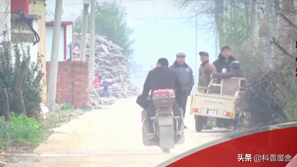 2017年，劉林進城務工，家裡妻子竟拋下2個女兒，偷偷與別人生娃