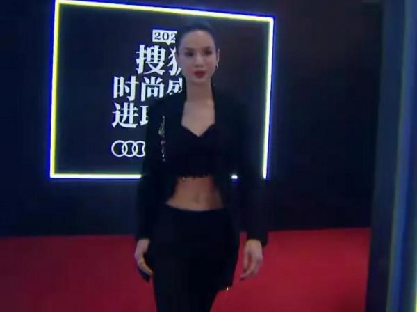 搜狐紅毯生圖曝光！阿嬌造型一言難盡，趙雅芝扮嫩違和，楊穎最佳