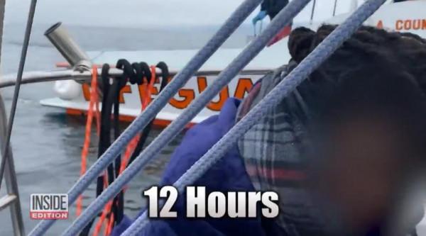 美國教授出海遊玩偶遇一群海豚，竟救回一個漂流了12小時的女子